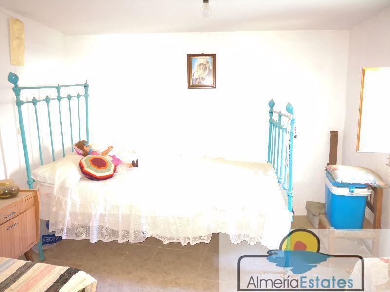 Venta de casa en Somontín