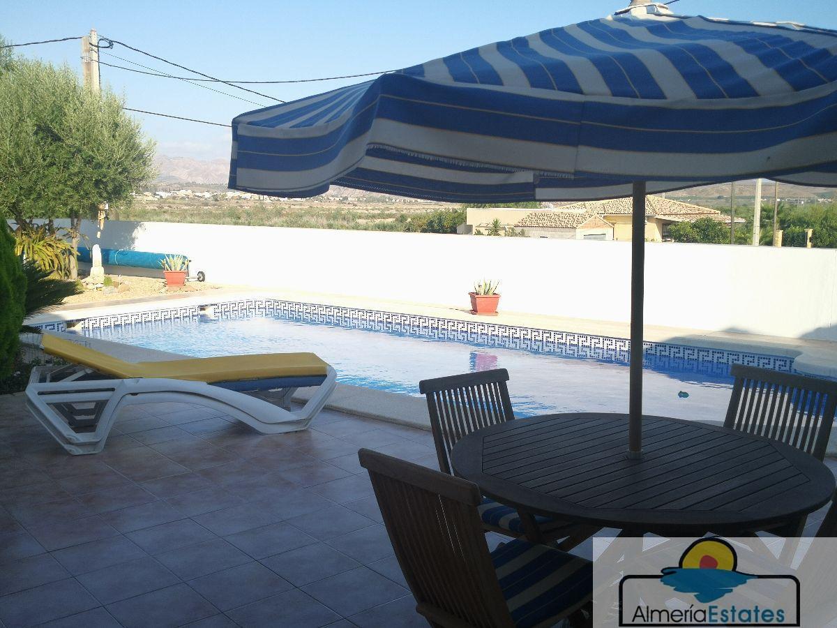 Venta de villa en Zurgena