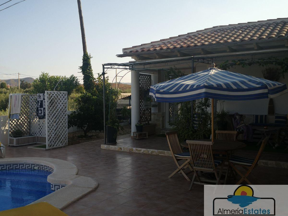 Venta de villa en Zurgena