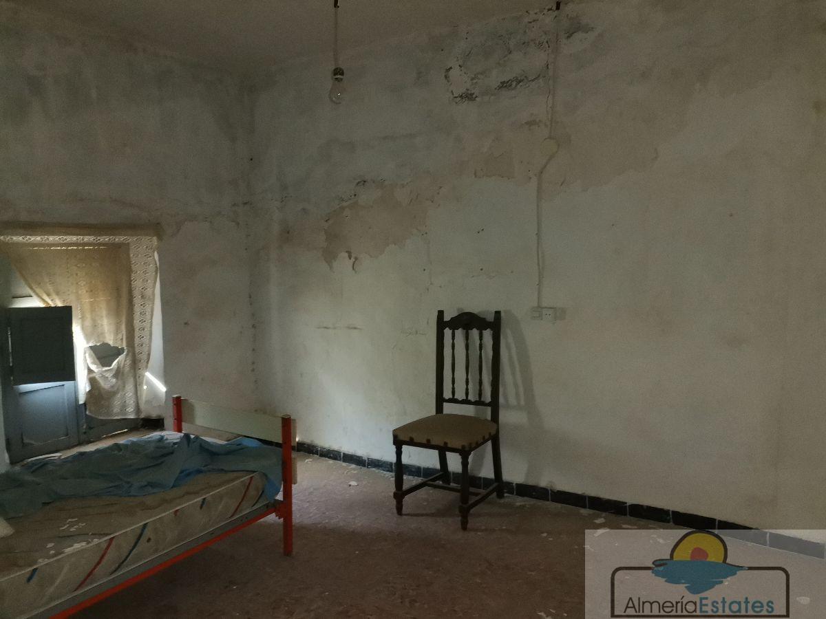 Venta de casa en Somontín