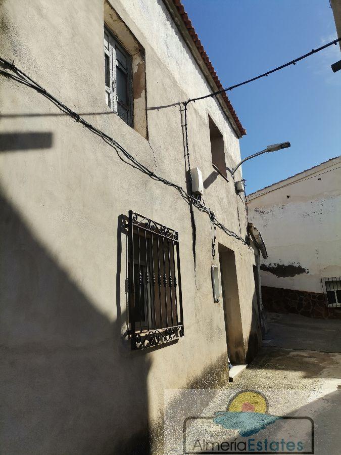 Venta de casa en Somontín