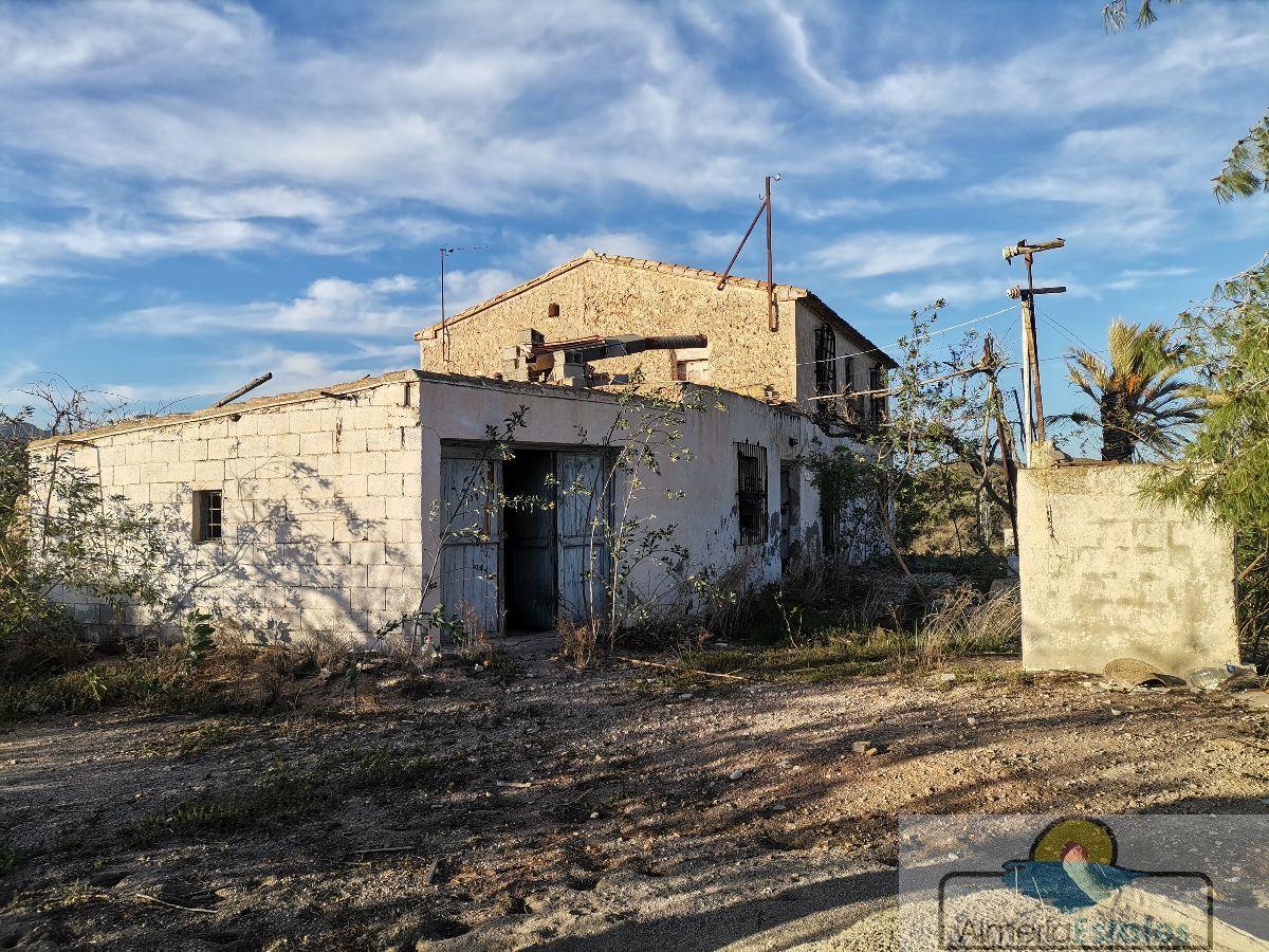 Venta de casa en Zurgena