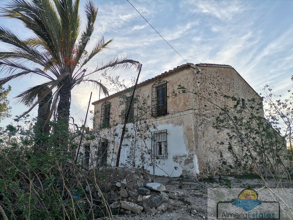 Venta de casa en Zurgena