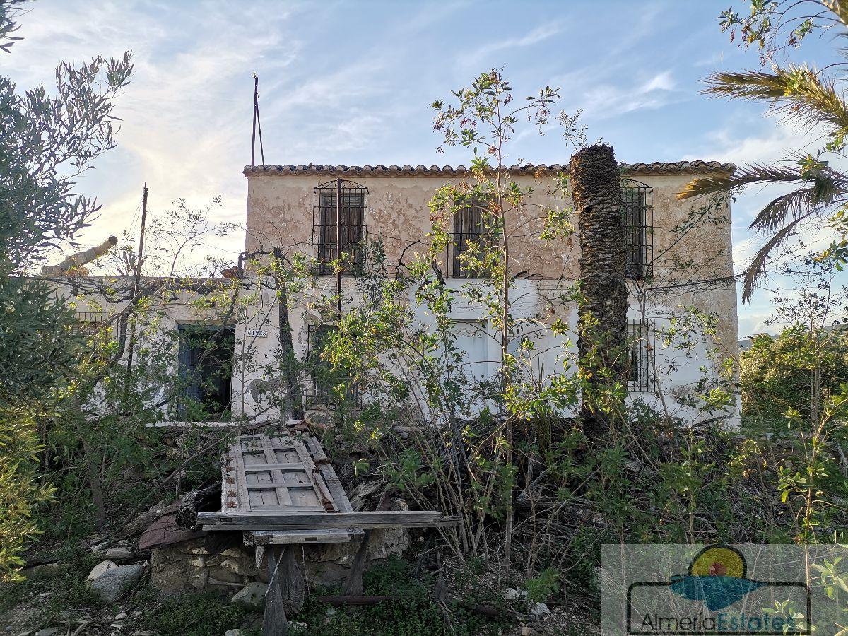 Venta de casa en Zurgena