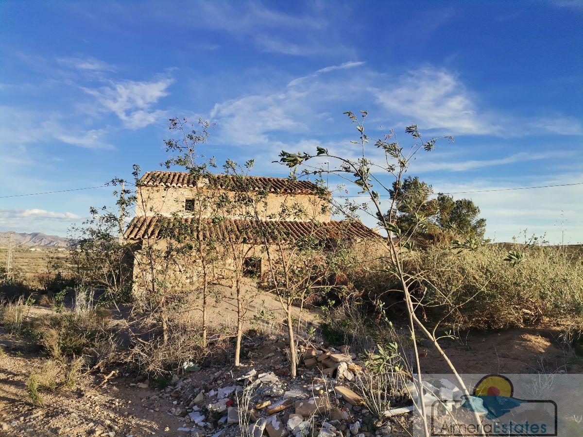 Venta de casa en Zurgena