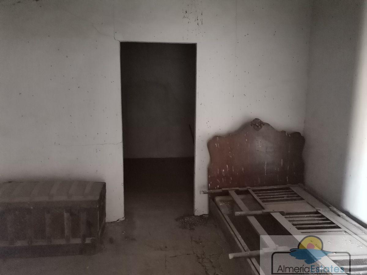 Venta de casa en Zurgena