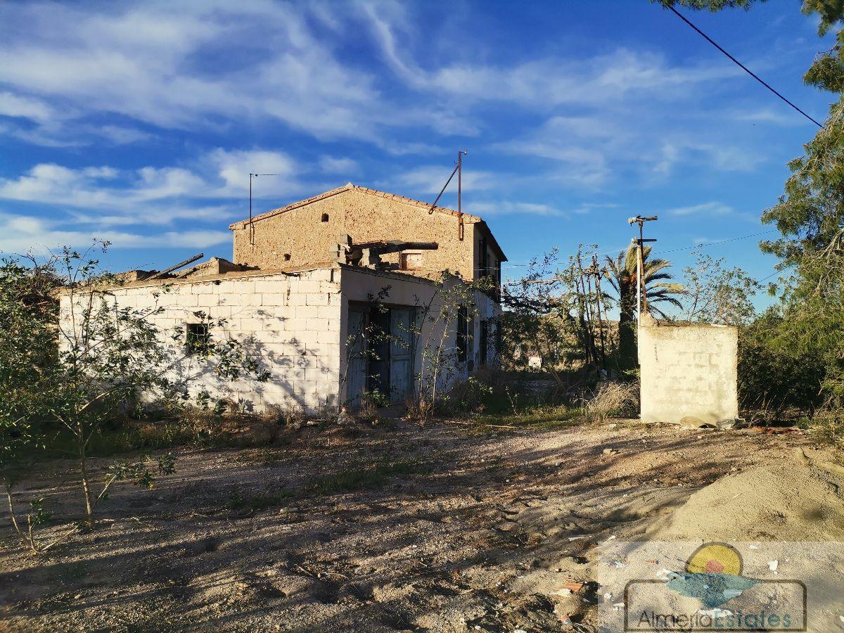 Venta de casa en Zurgena