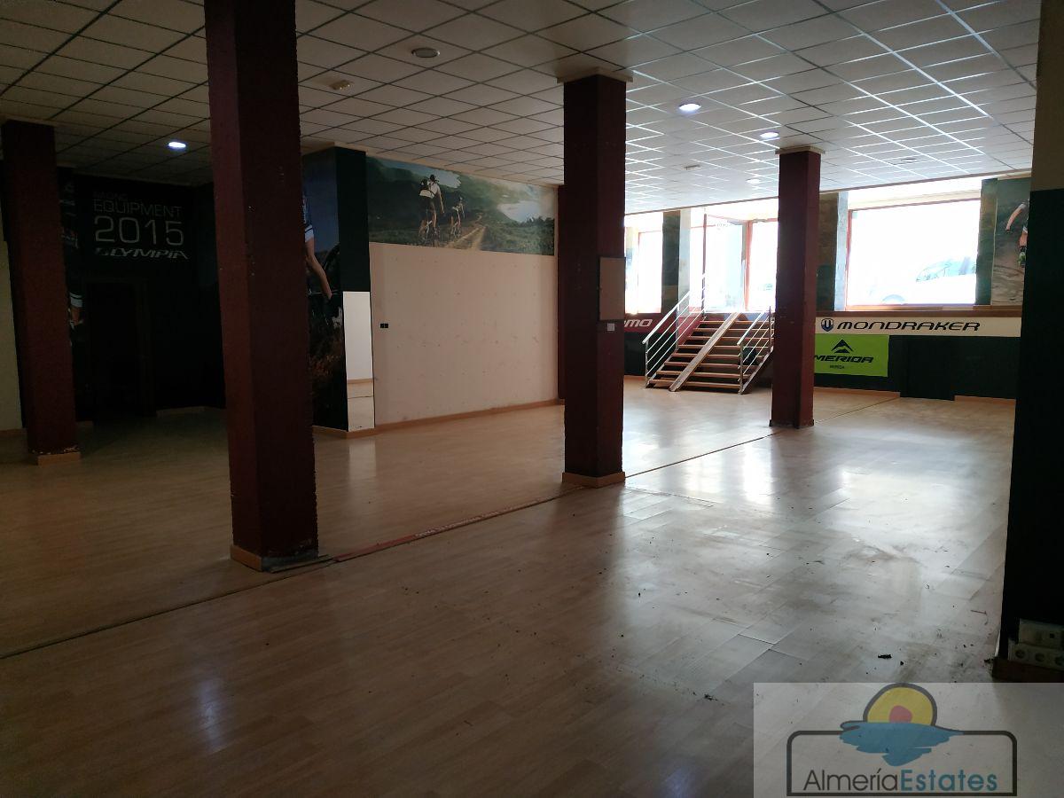 For sale of premises in Olula del Río