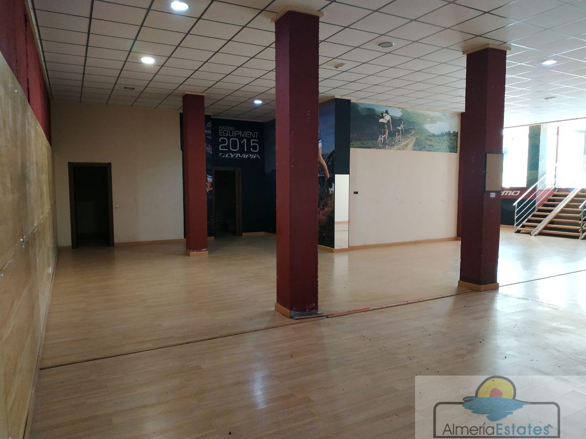 For sale of premises in Olula del Río