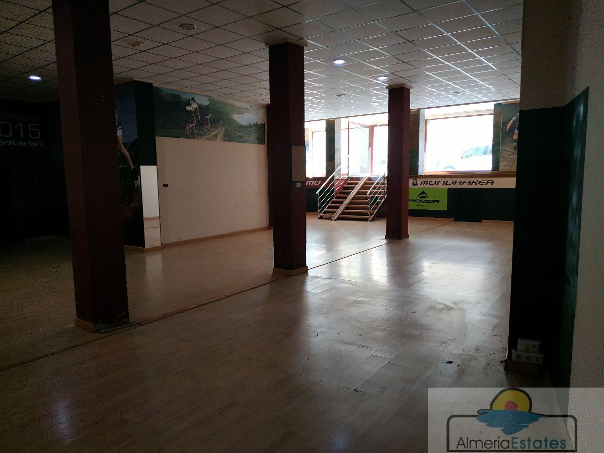 For sale of premises in Olula del Río