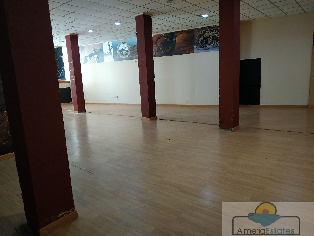 For sale of premises in Olula del Río