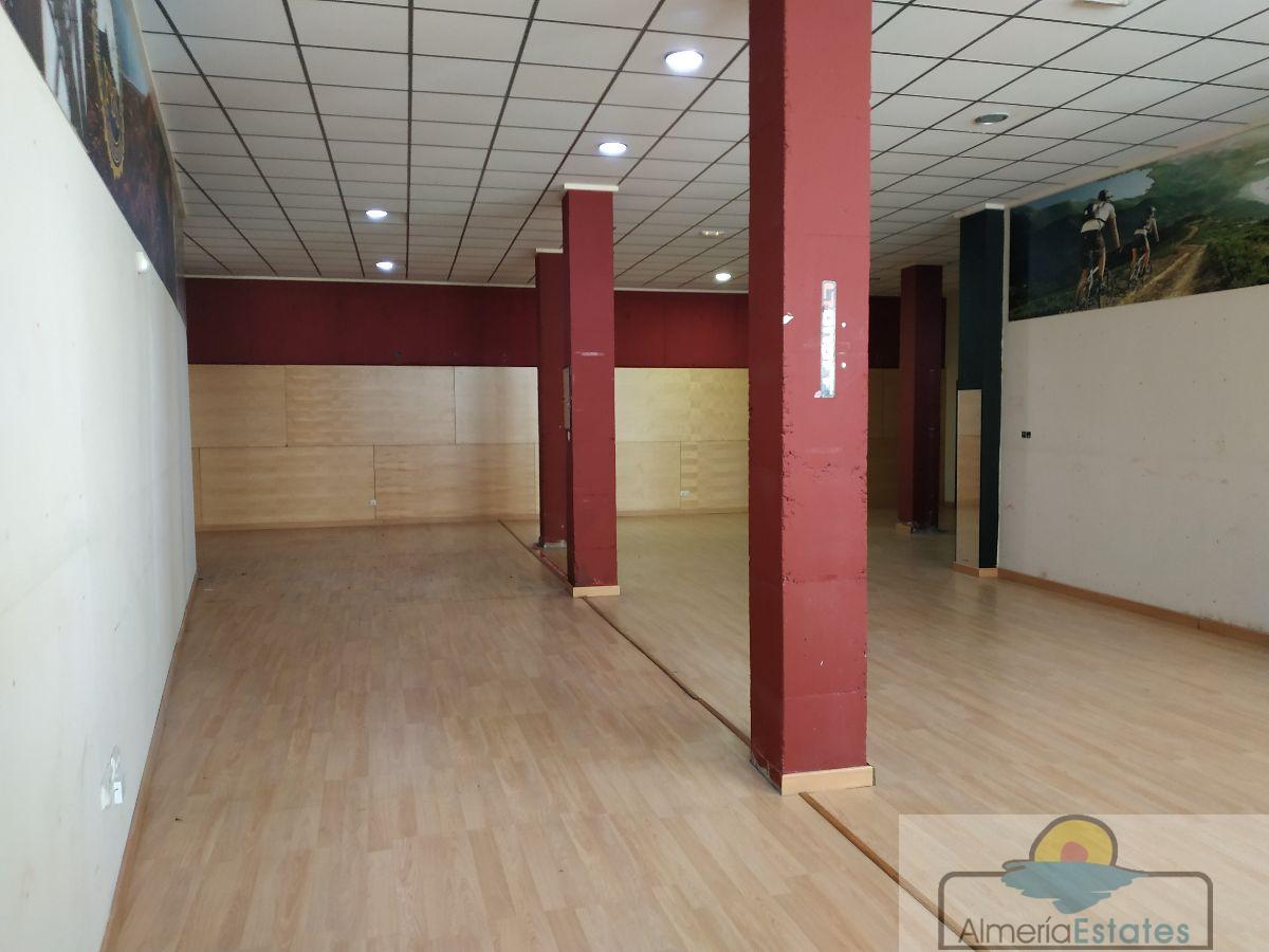 For sale of premises in Olula del Río