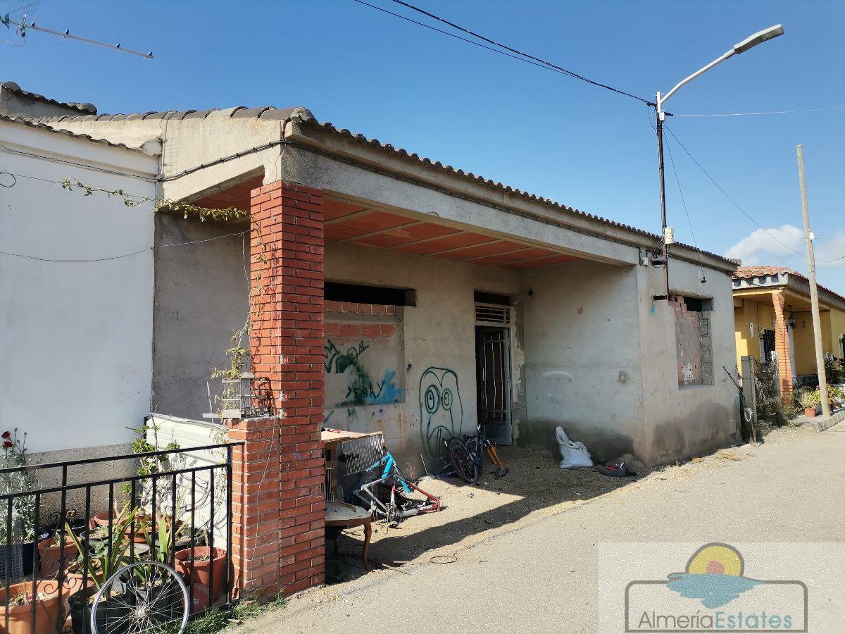 Venta de casa en Zurgena