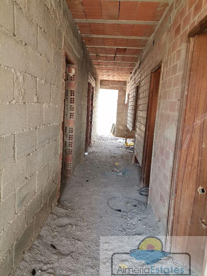 Venta de casa en Zurgena