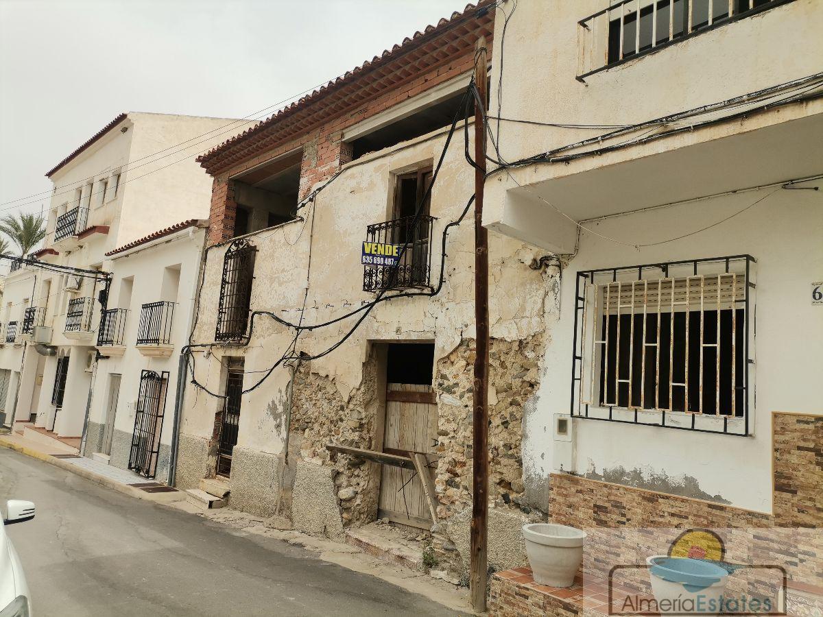 Venta de casa en Zurgena