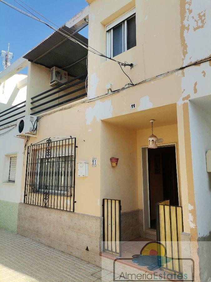 Venta de casa en Zurgena