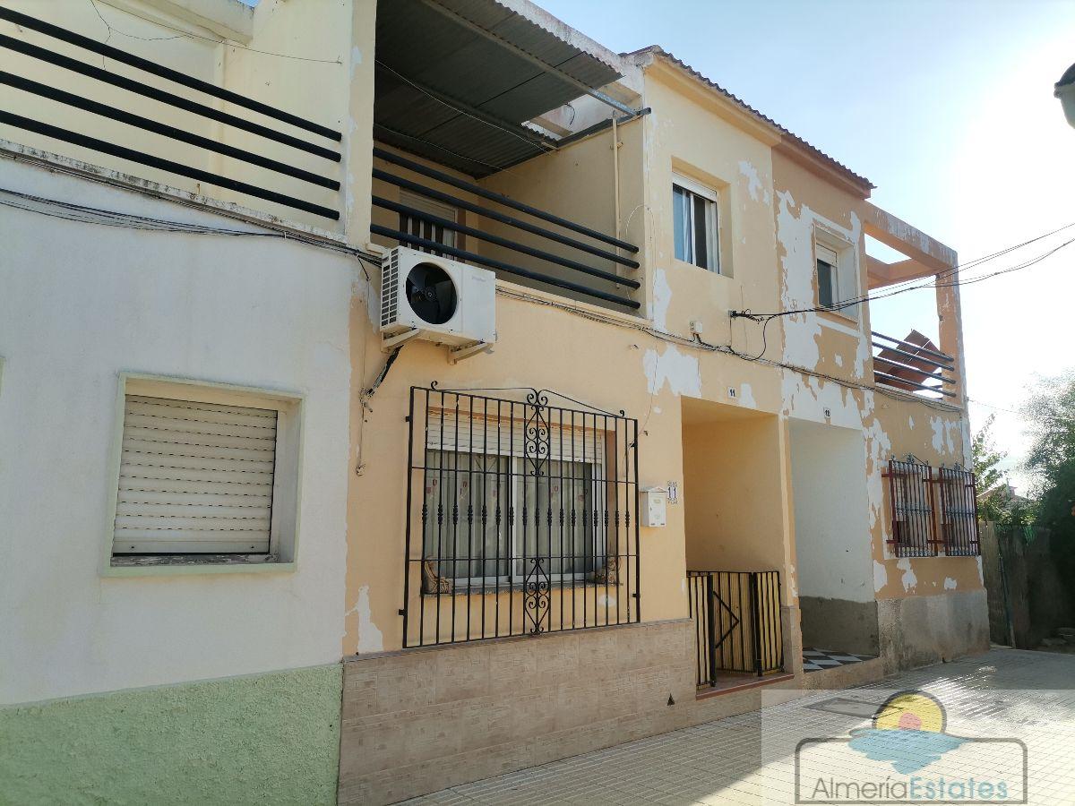 Venta de casa en Zurgena