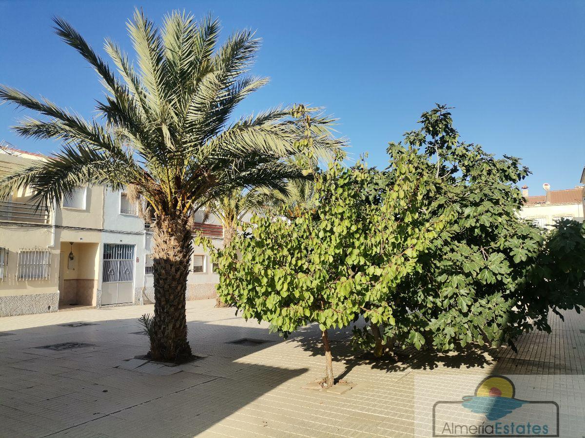 Venta de casa en Zurgena