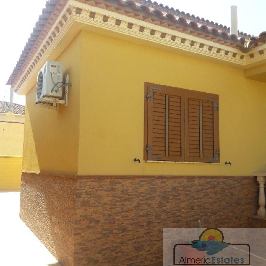 Venta de casa en Zurgena