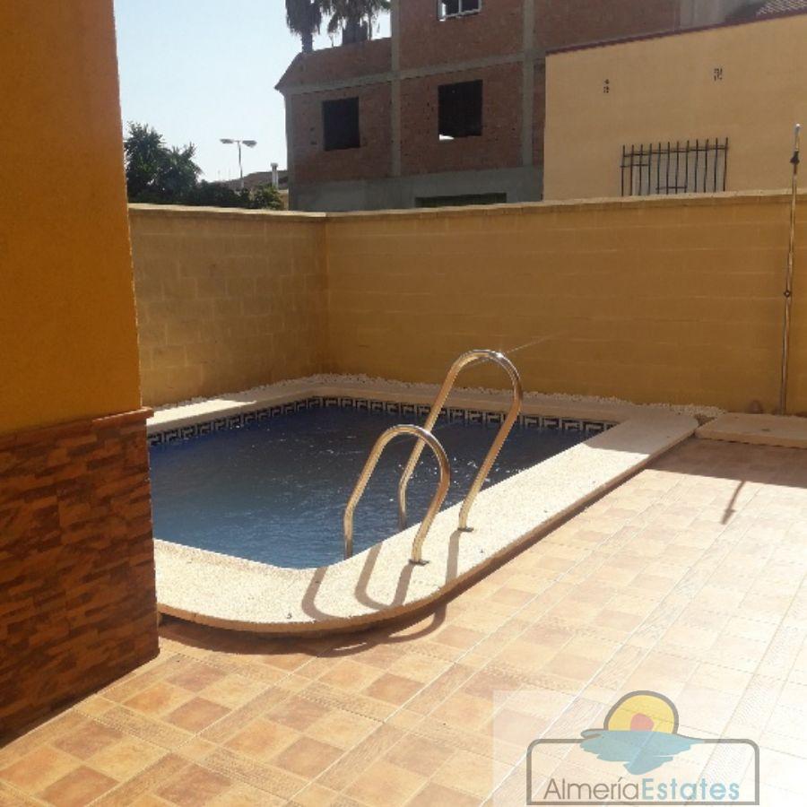 Venta de casa en Zurgena