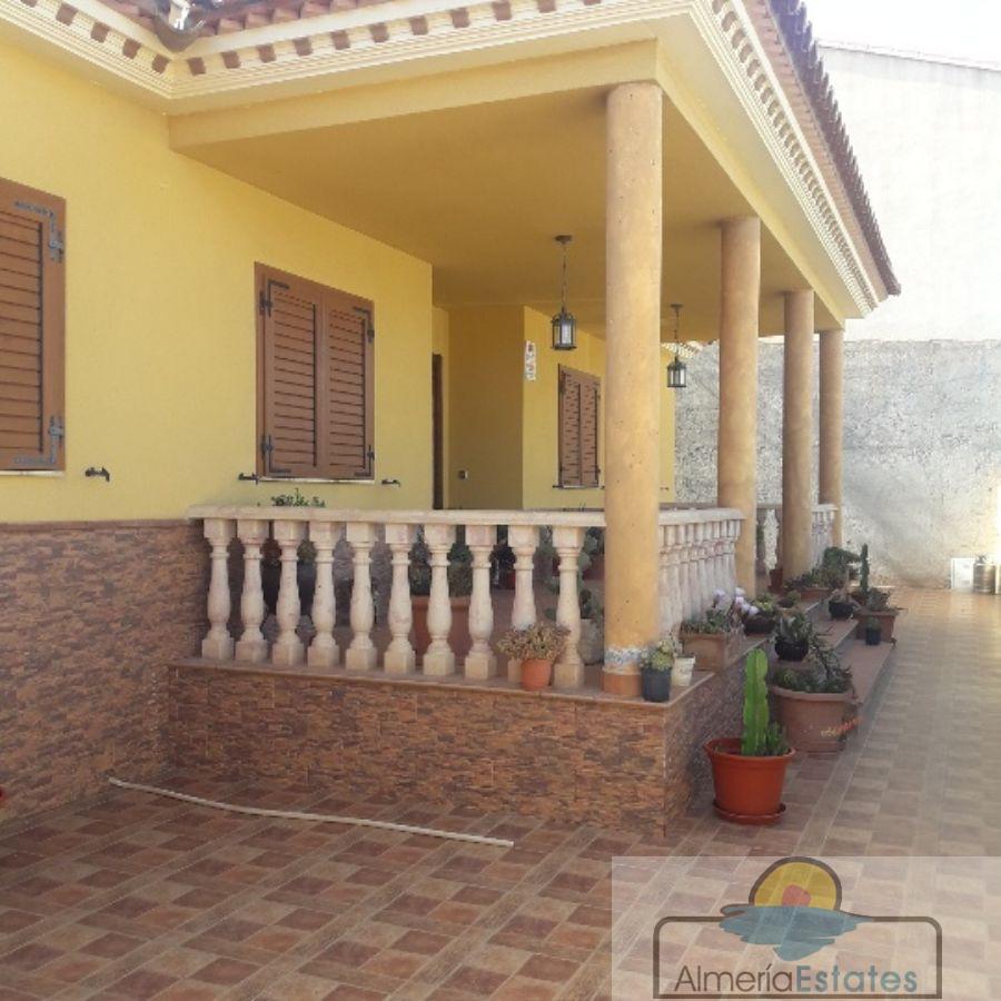 Venta de casa en Zurgena