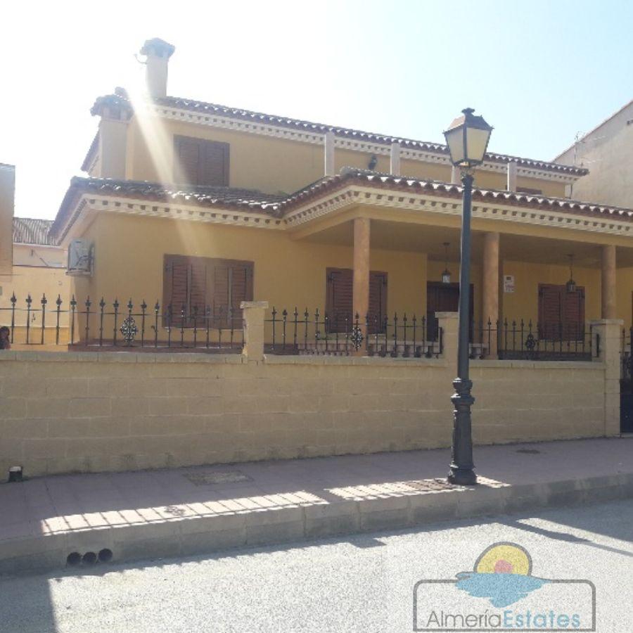 Venta de casa en Zurgena