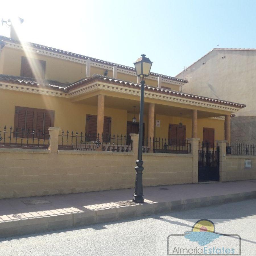 Venta de casa en Zurgena