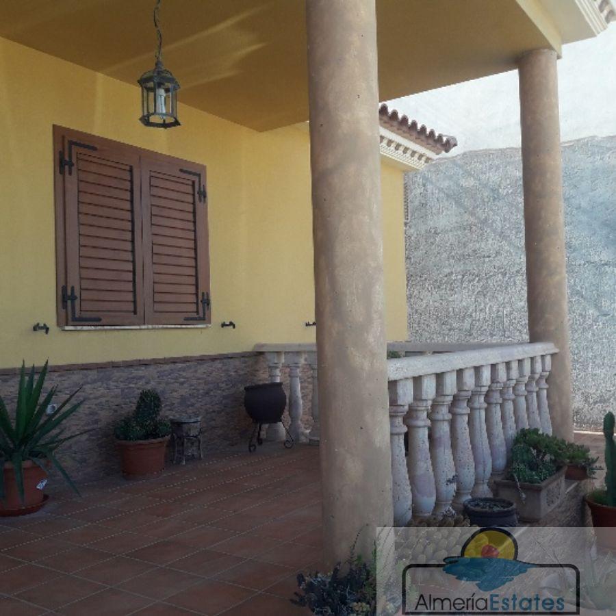 Venta de casa en Zurgena