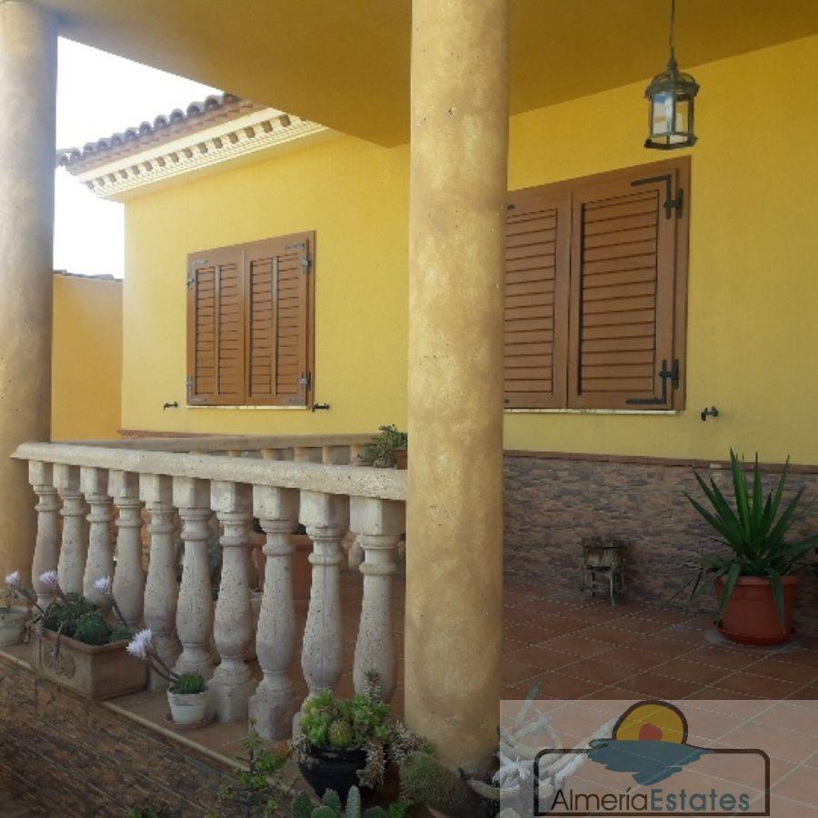 Venta de casa en Zurgena