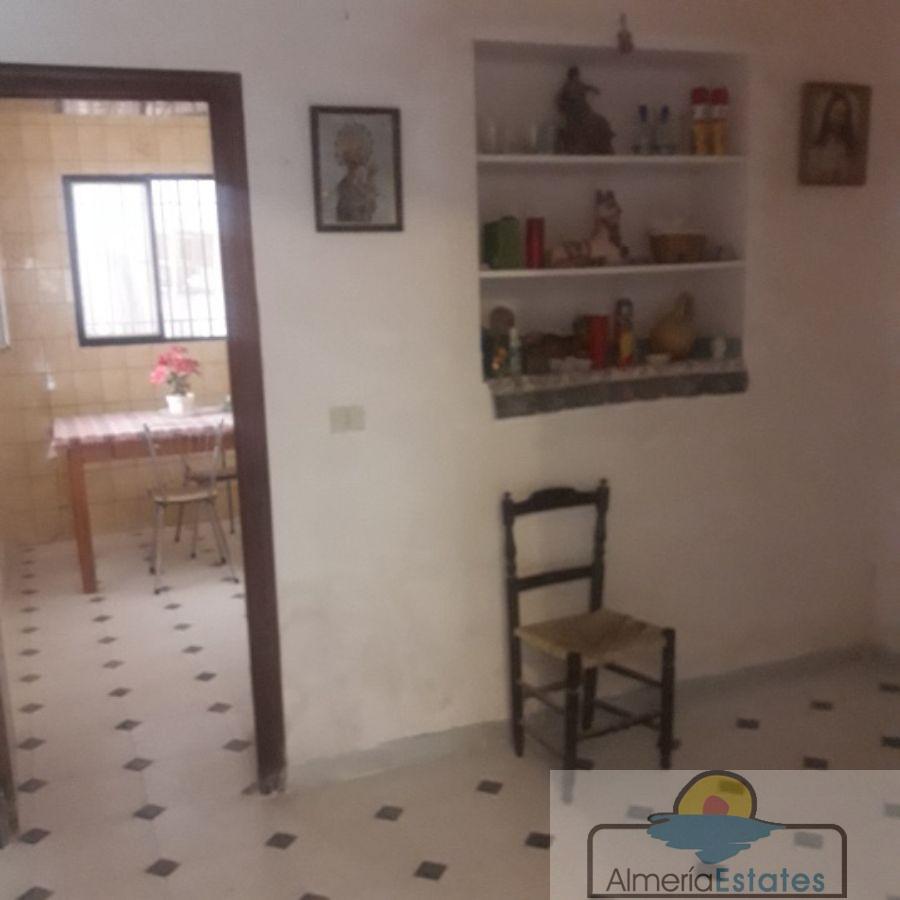 Venta de casa en Zurgena