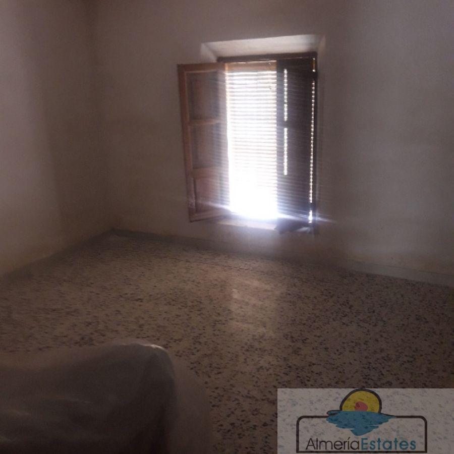 Venta de casa en Zurgena