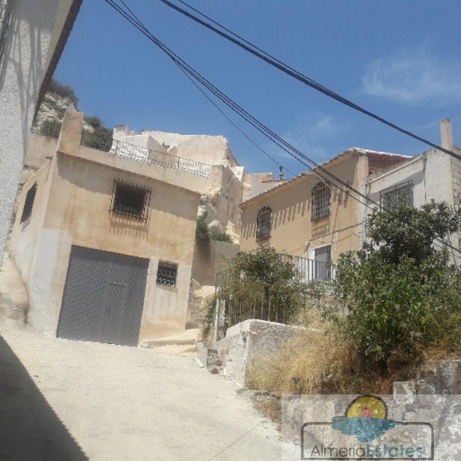 Venta de casa en Zurgena