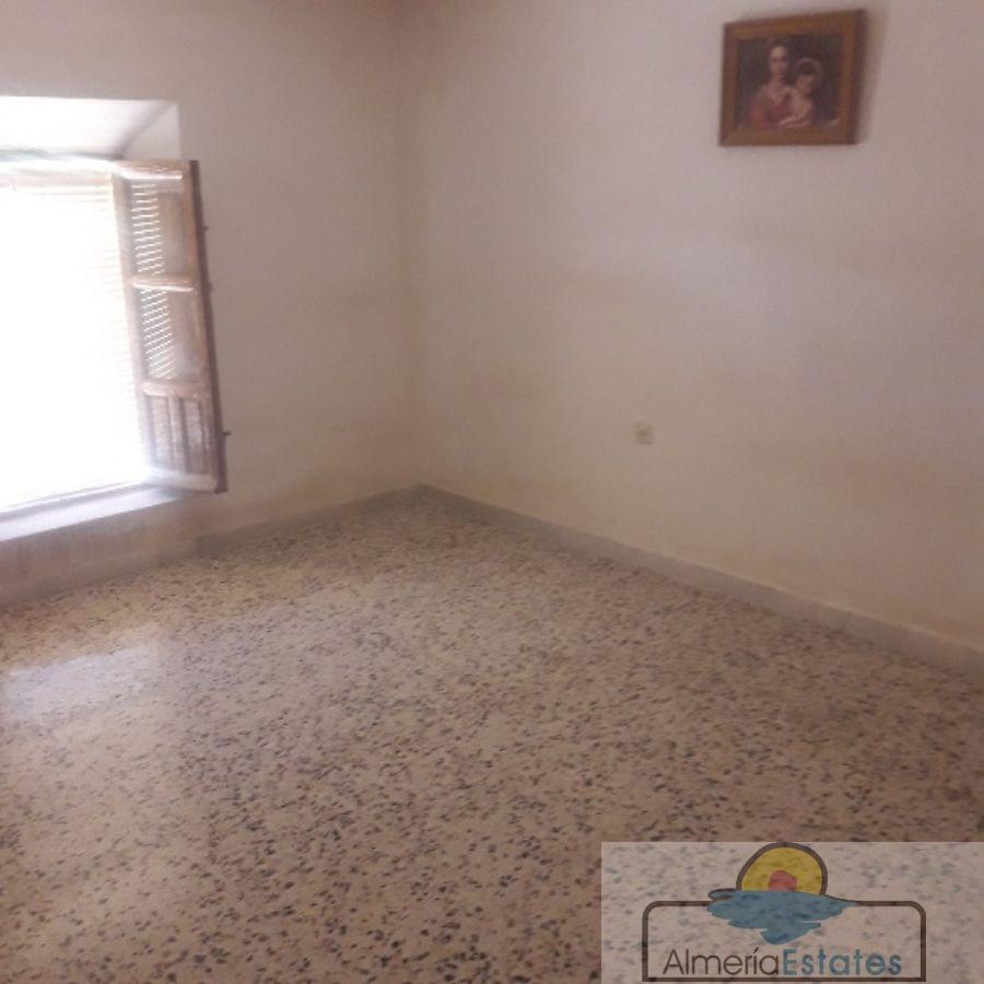 Venta de casa en Zurgena