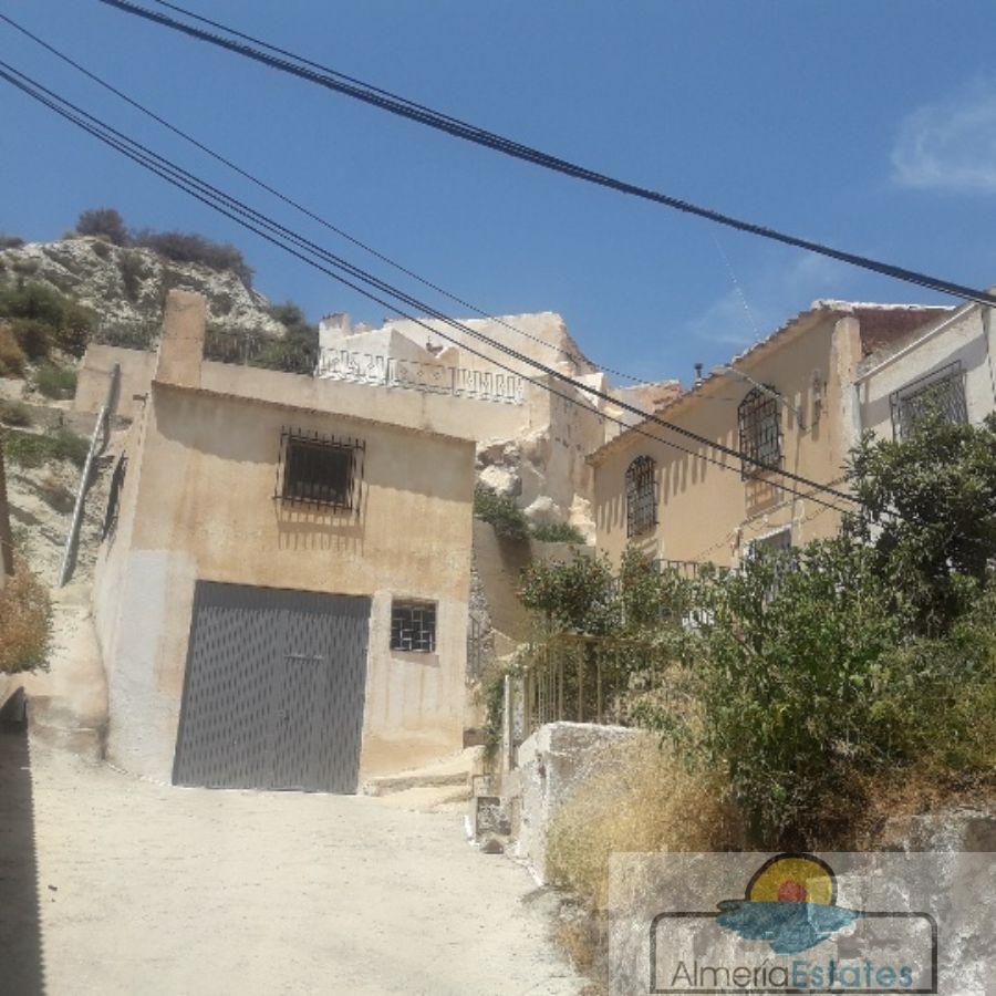 Venta de casa en Zurgena