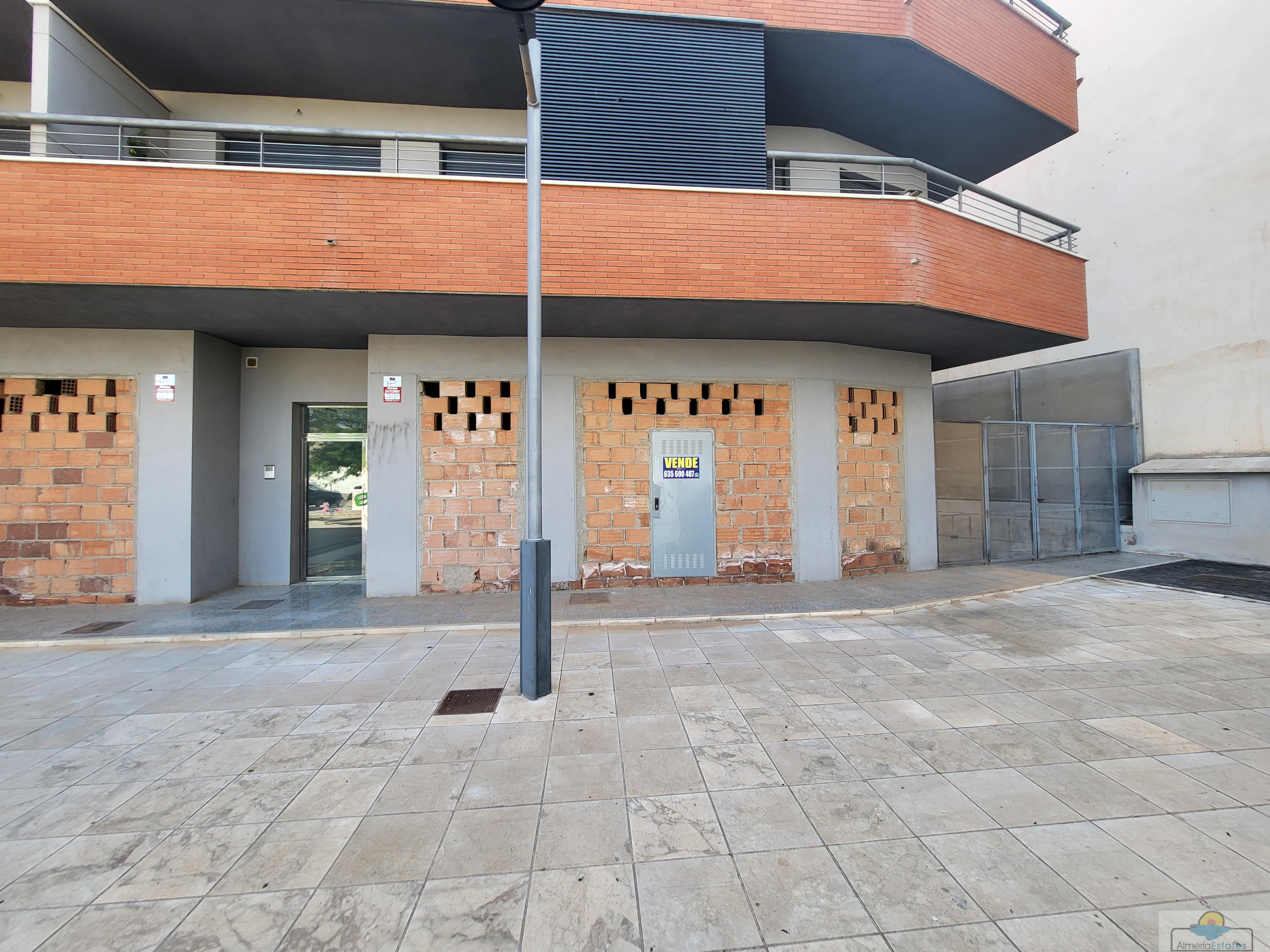 For sale of premises in Olula del Río