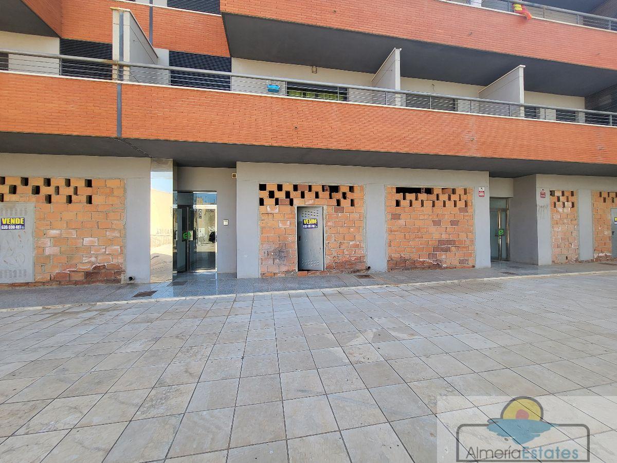 For sale of premises in Olula del Río