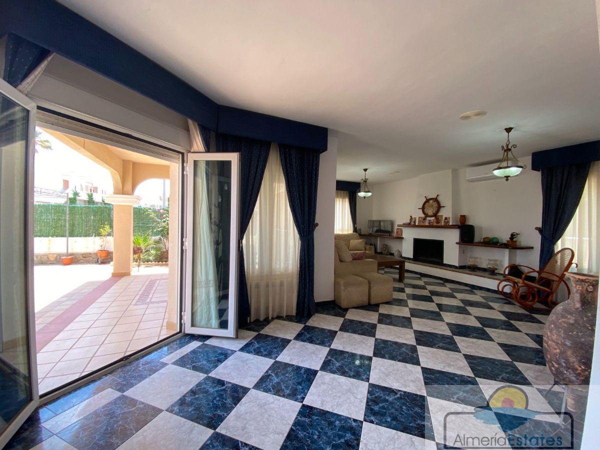 Venta de casa en Garrucha