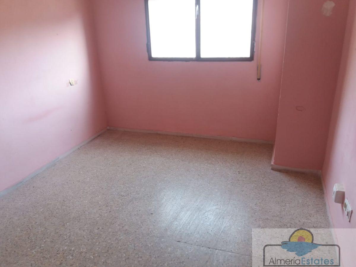 For sale of flat in Fines