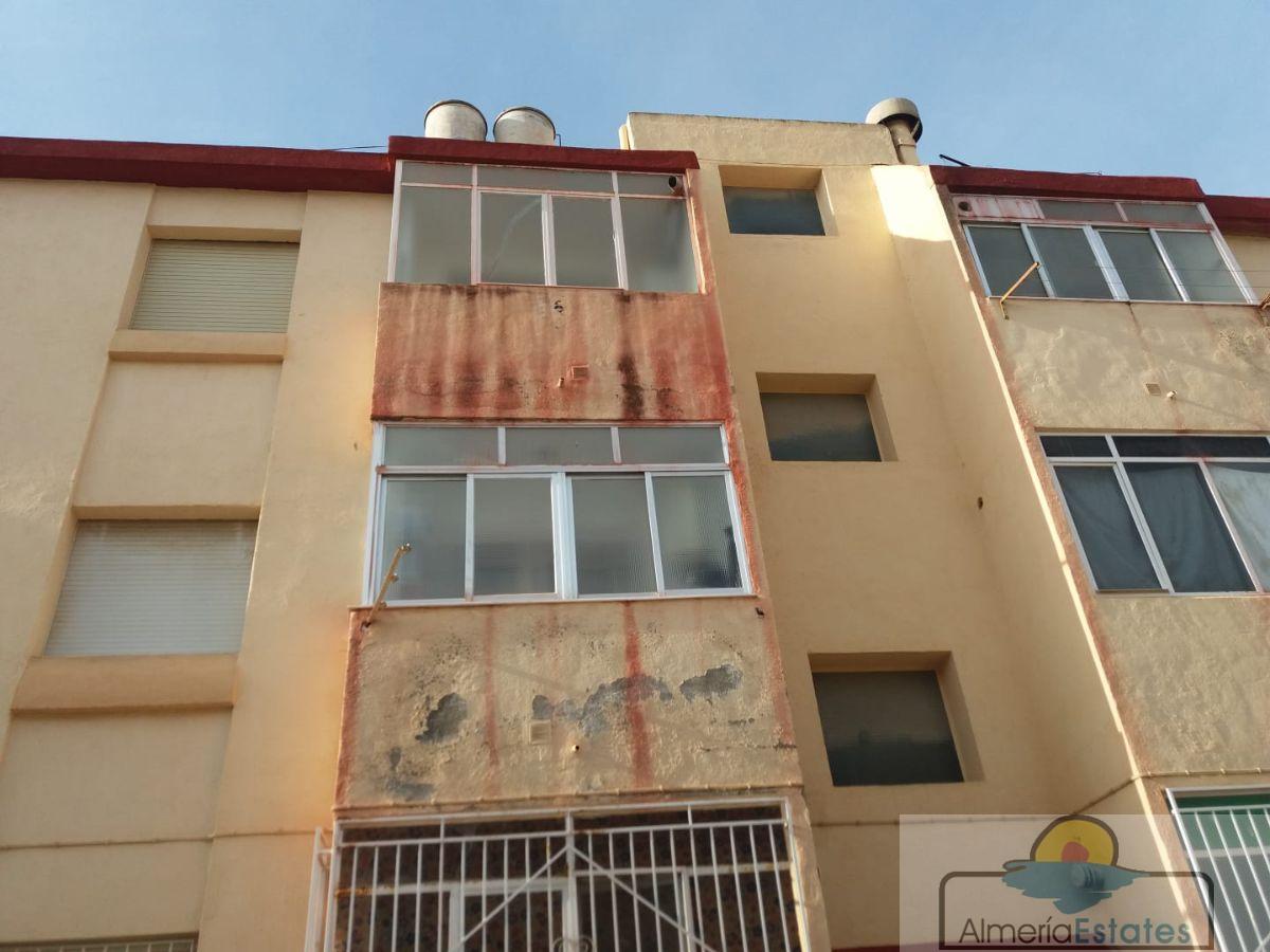 For sale of flat in Fines