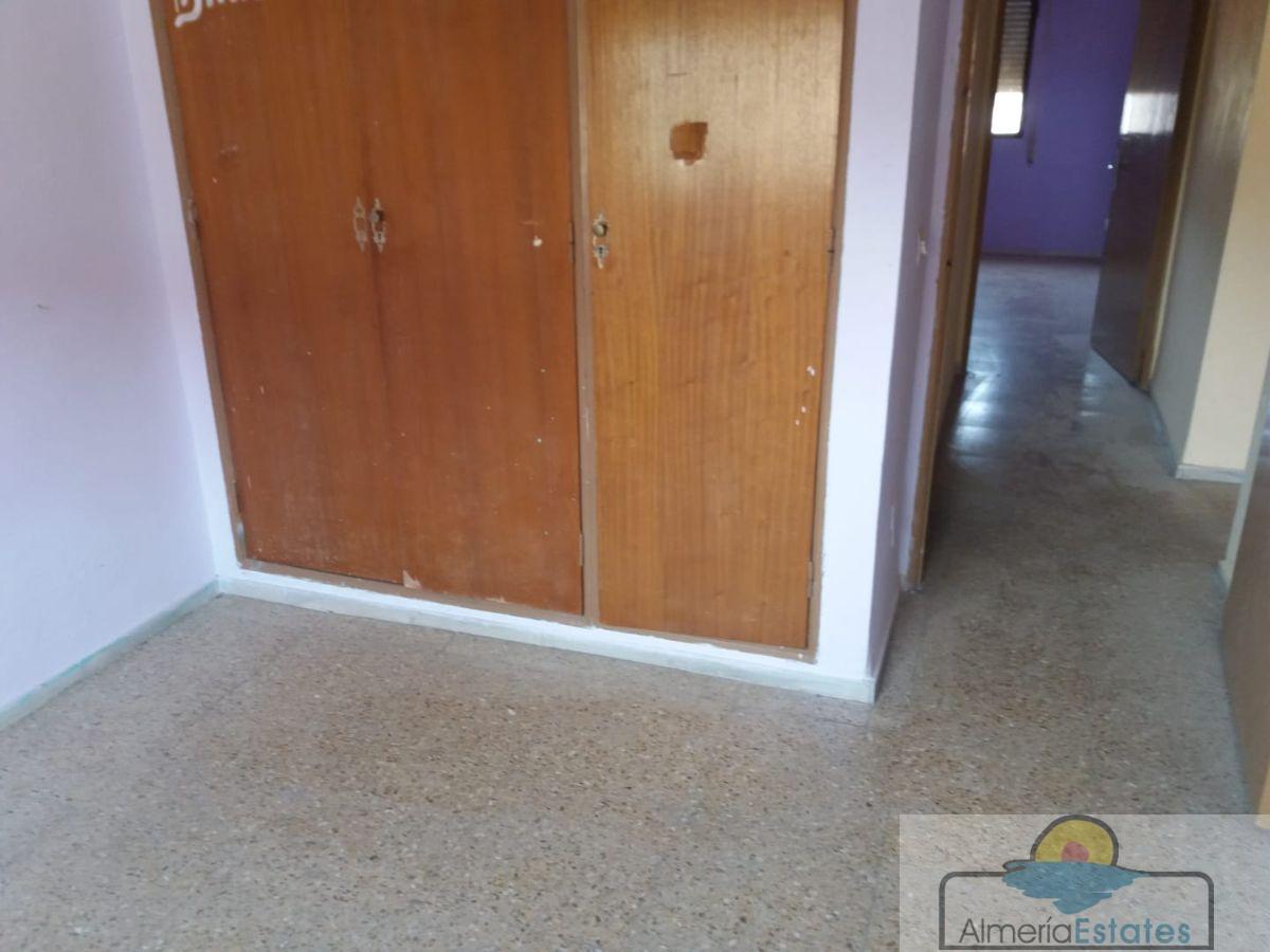 For sale of flat in Fines