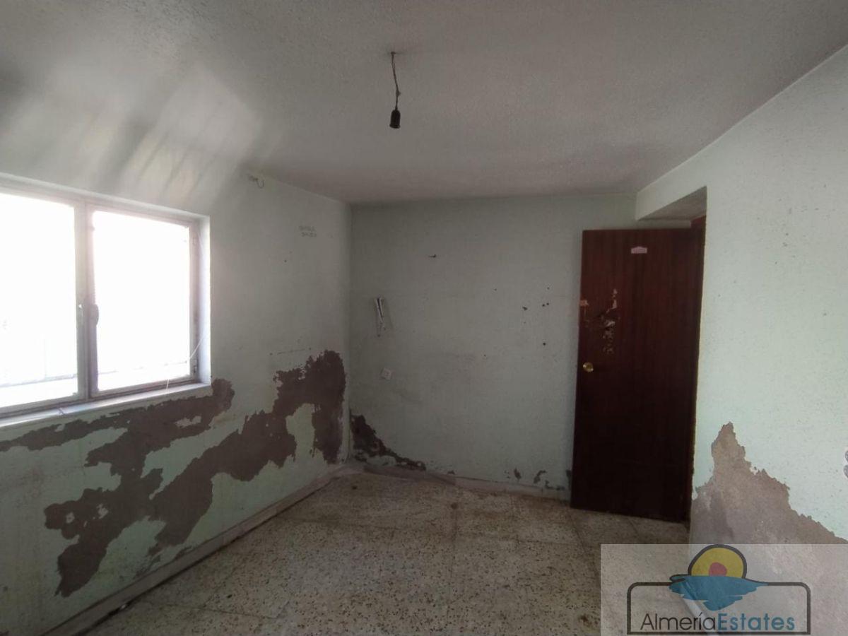 For sale of house in Macael