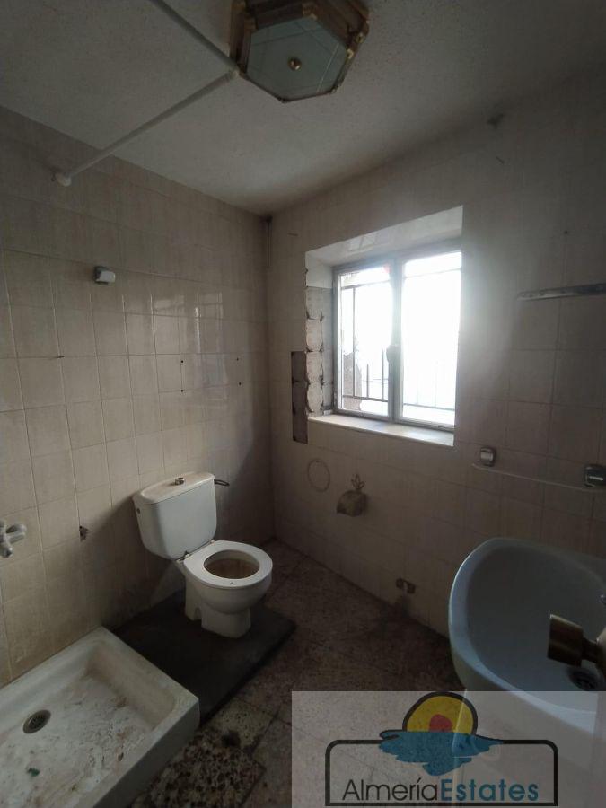 For sale of house in Macael