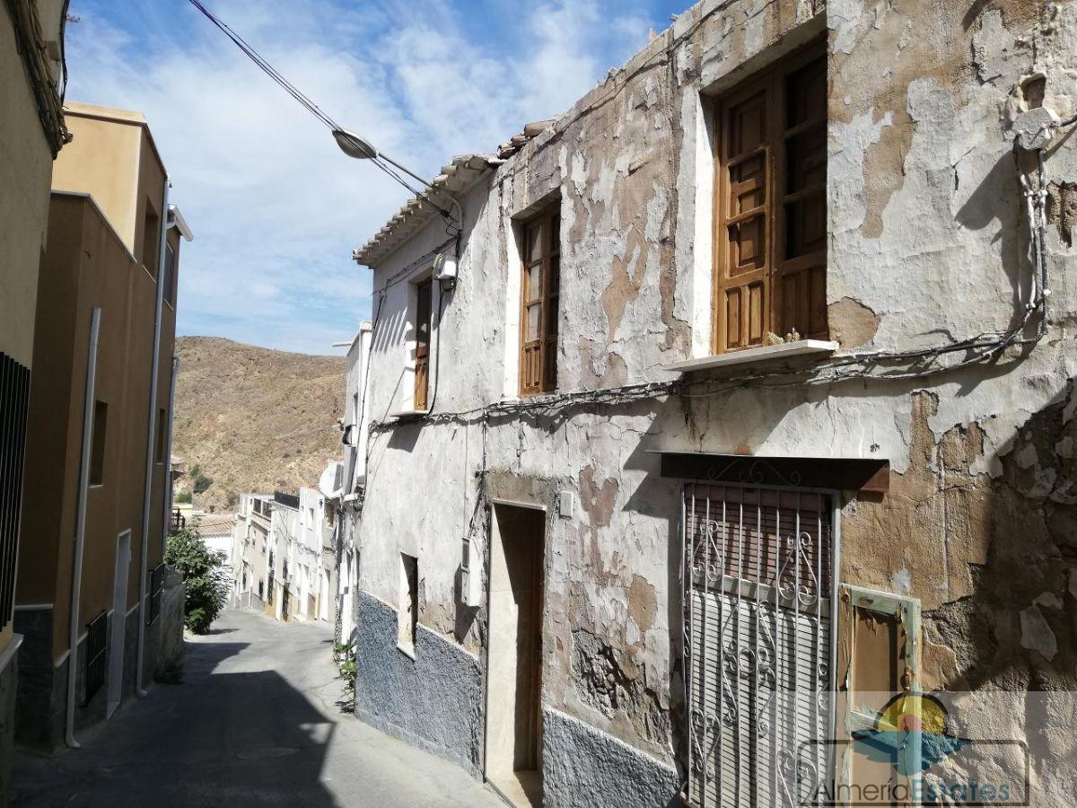 For sale of house in Macael