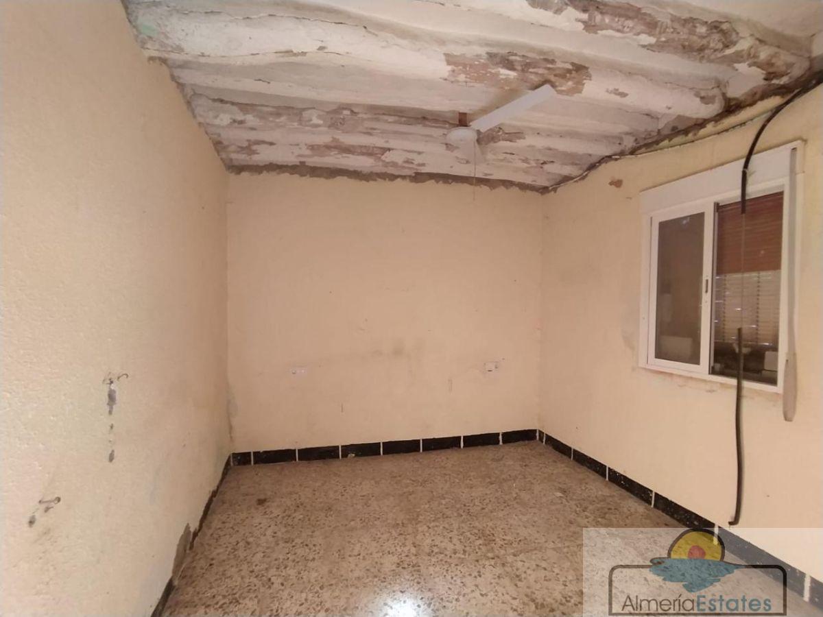 For sale of house in Macael