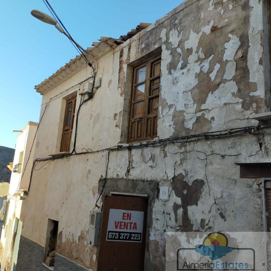 For sale of house in Macael