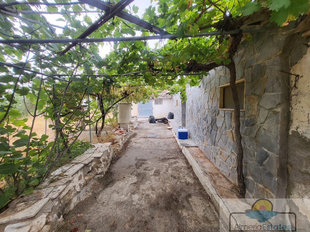 Venta de casa en Somontín