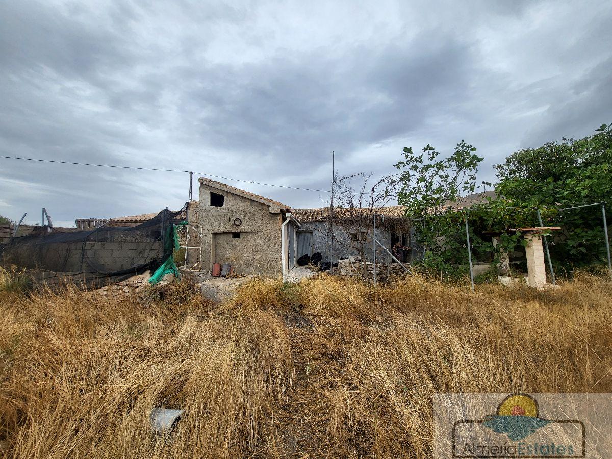 Venta de casa en Somontín