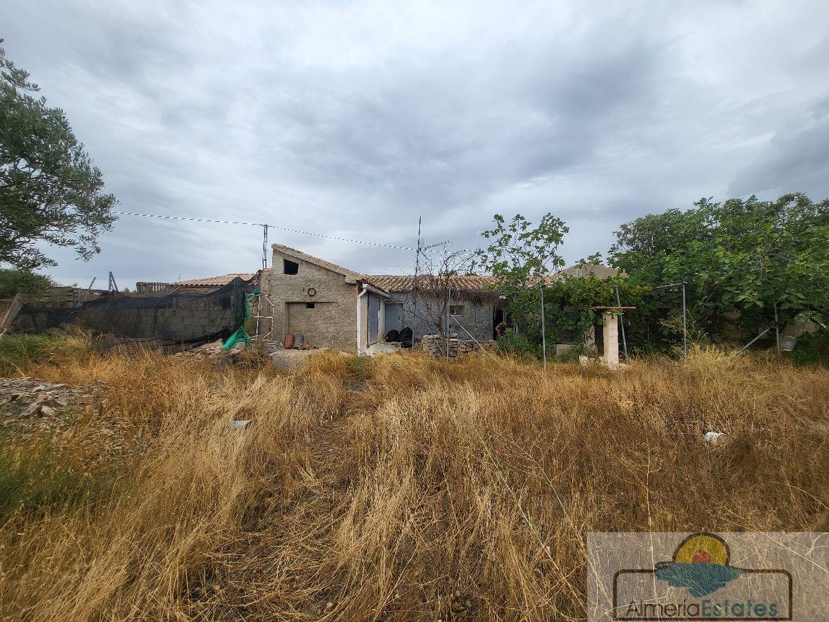 Venta de casa en Somontín