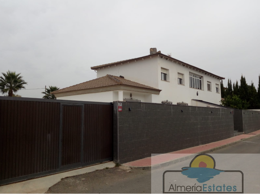 Venta de villa en Tíjola