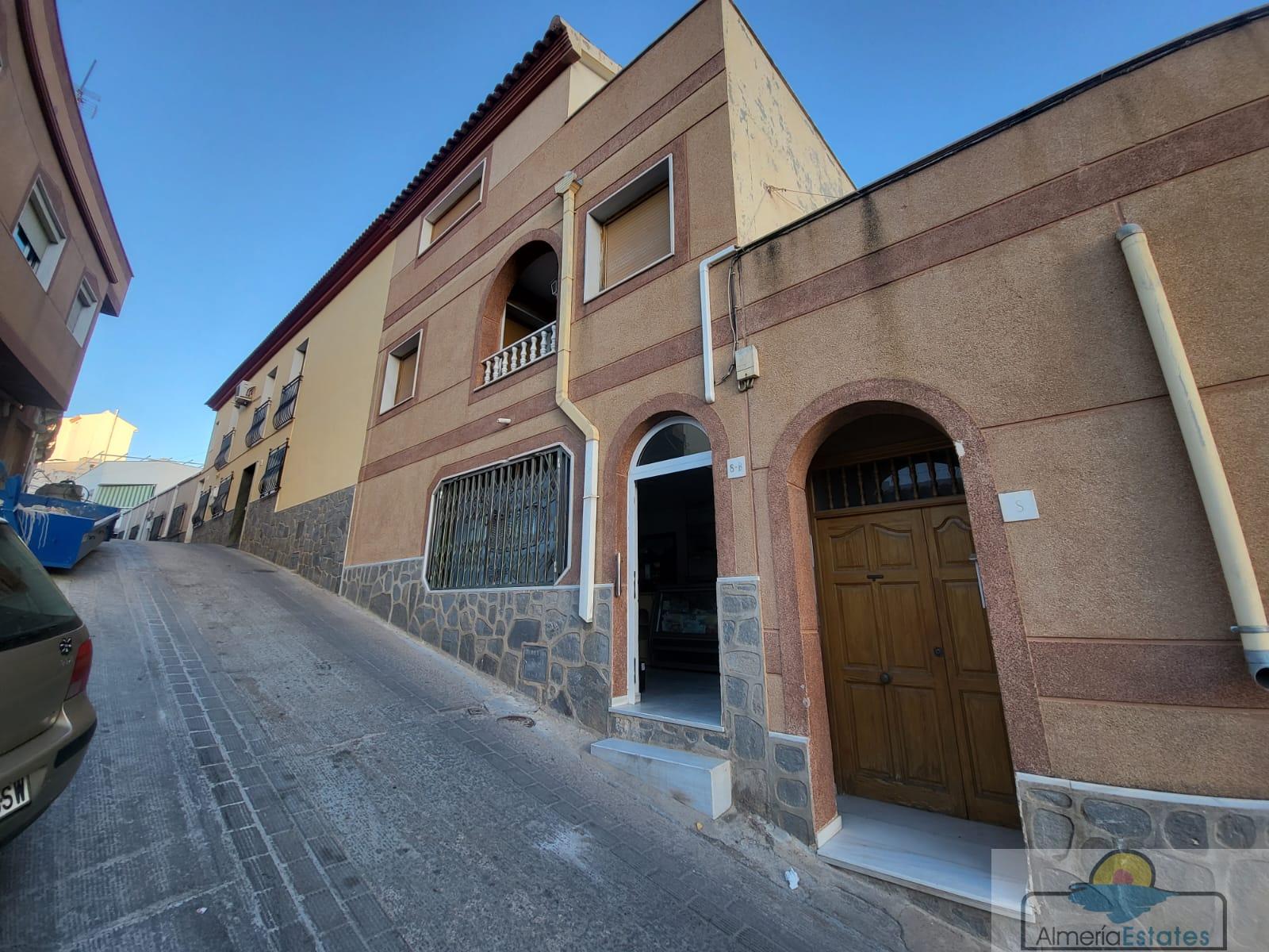 Venta de casa en Macael